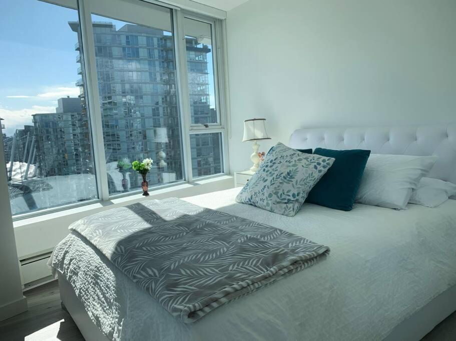 شقة Downtown 3Br/2Ba+Views+Skytrain+Free Parking فانكوفر المظهر الخارجي الصورة