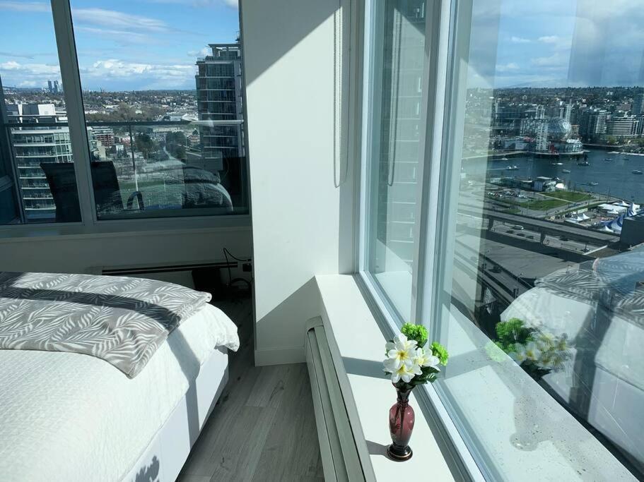 شقة Downtown 3Br/2Ba+Views+Skytrain+Free Parking فانكوفر المظهر الخارجي الصورة