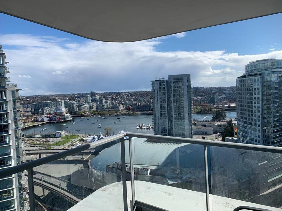 شقة Downtown 3Br/2Ba+Views+Skytrain+Free Parking فانكوفر المظهر الخارجي الصورة