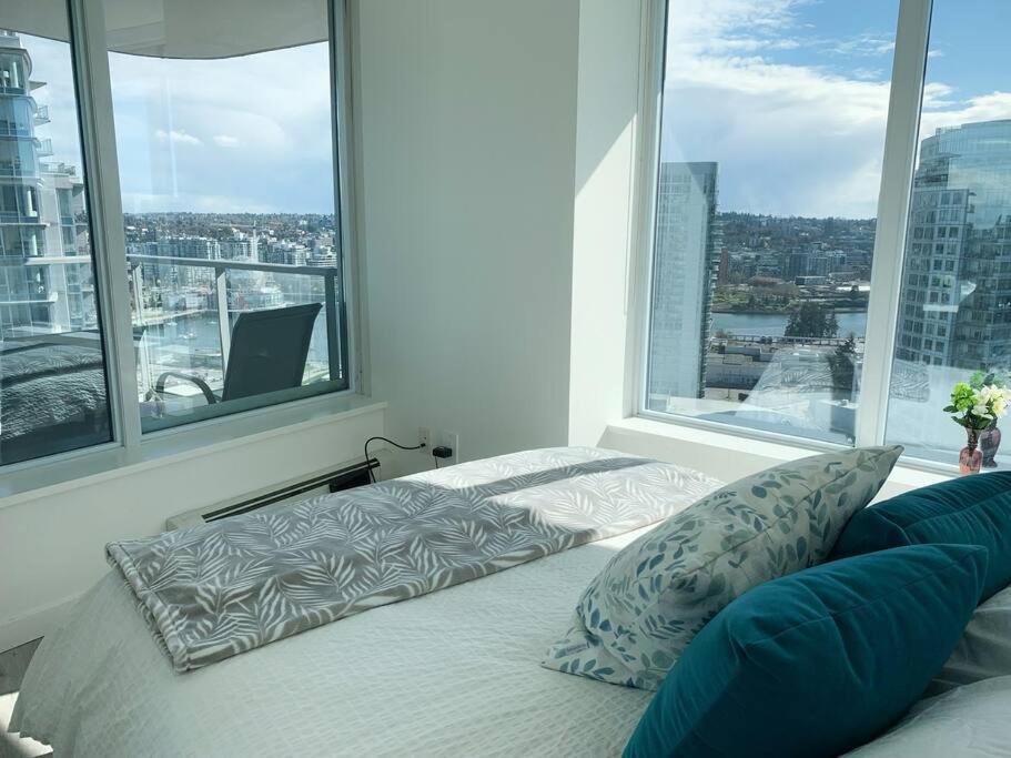 شقة Downtown 3Br/2Ba+Views+Skytrain+Free Parking فانكوفر المظهر الخارجي الصورة