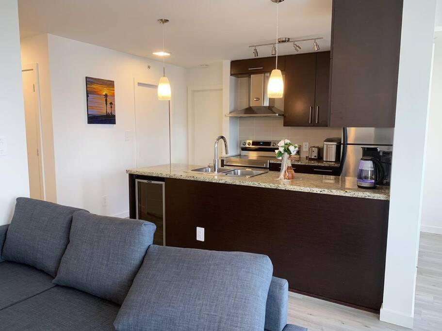 شقة Downtown 3Br/2Ba+Views+Skytrain+Free Parking فانكوفر المظهر الخارجي الصورة