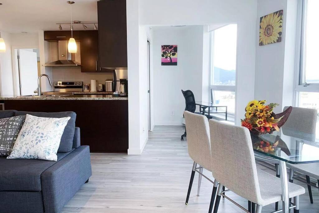شقة Downtown 3Br/2Ba+Views+Skytrain+Free Parking فانكوفر المظهر الخارجي الصورة